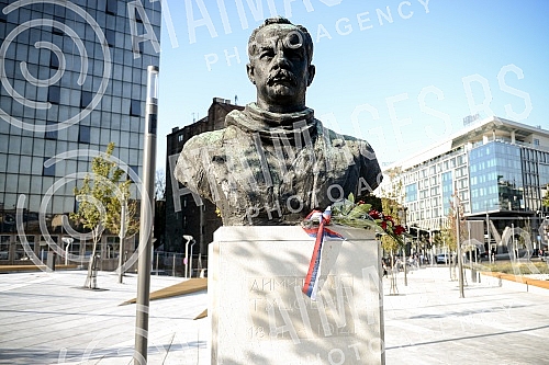 The monument was discovered by Dimitri Tucovic on Slavija Square.Otkriven spomenik Dimitriju Tucovic na trgu Slavija.