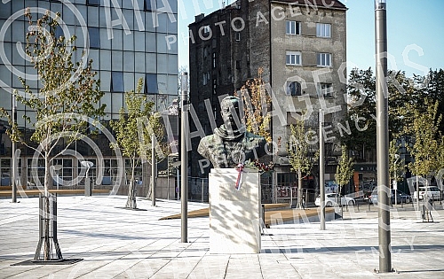 The monument was discovered by Dimitri Tucovic on Slavija Square.Otkriven spomenik Dimitriju Tucovic na trgu Slavija.