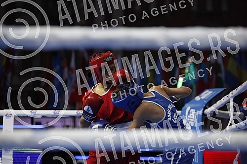 Celebrating World Boxing Day with a class of Roy Jones Jr. at Republic Square.Obelezavanje Svetskog dana boksa uz cas Roj Dzonsa Juniora na Trgu republike.