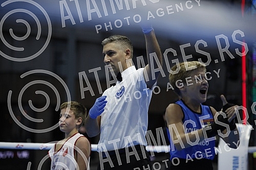 Celebrating World Boxing Day with a class of Roy Jones Jr. at Republic Square.Obelezavanje Svetskog dana boksa uz cas Roj Dzonsa Juniora na Trgu republike.