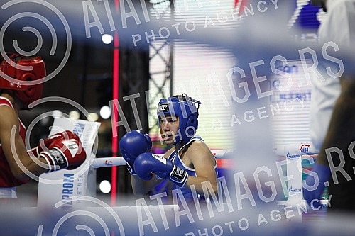 Celebrating World Boxing Day with a class of Roy Jones Jr. at Republic Square.Obelezavanje Svetskog dana boksa uz cas Roj Dzonsa Juniora na Trgu republike.