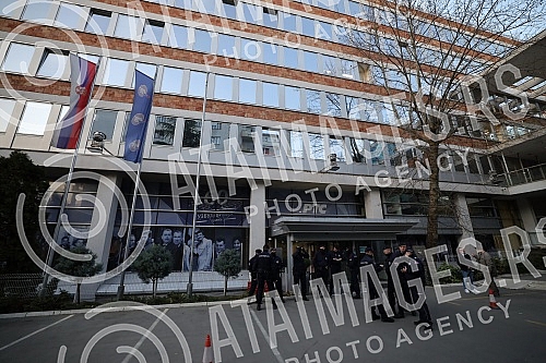 In front of the RTS building, where members of the organization Worthy of Serbia were earlier today, expressing alleged dissatisfaction with the work of RTS, forcibly entered the building of that media house in Takovska Street, there are police, but 