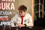 A press conference on the occasion of the announced second concert of the Red Apple group on April 15 in Kombank Hall was held at the Lisbon Club in Kombank Hall.Konferencija za medije povodom najavljenog drugog koncerta grupe Crvena jabuka  15. a