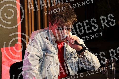 A press conference on the occasion of the announced second concert of the Red Apple group on April 15 in Kombank Hall was held at the Lisbon Club in Kombank Hall.Konferencija za medije povodom najavljenog drugog koncerta grupe Crvena jabuka  15. a