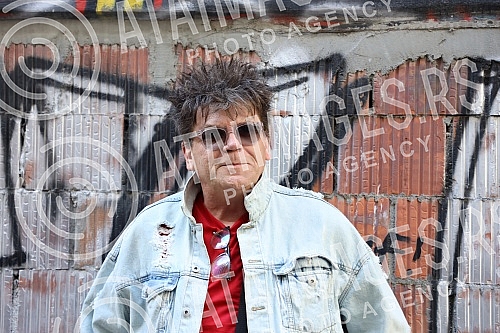 A press conference on the occasion of the announced second concert of the Red Apple group on April 15 in Kombank Hall was held at the Lisbon Club in Kombank Hall.Konferencija za medije povodom najavljenog drugog koncerta grupe Crvena jabuka  15. a