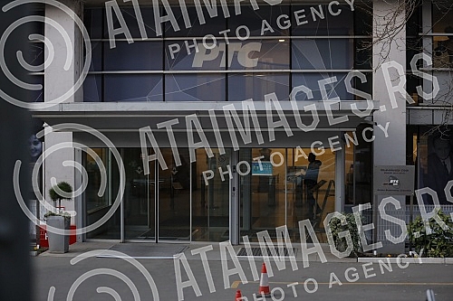 In front of the RTS building, where members of the organization Worthy of Serbia were earlier today, expressing alleged dissatisfaction with the work of RTS, forcibly entered the building of that media house in Takovska Street, there are police, but 