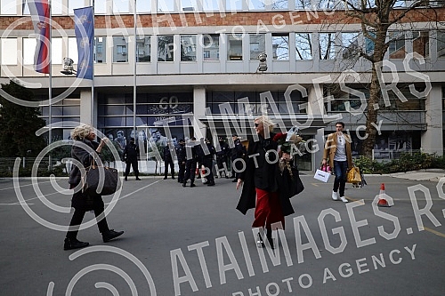 In front of the RTS building, where members of the organization Worthy of Serbia were earlier today, expressing alleged dissatisfaction with the work of RTS, forcibly entered the building of that media house in Takovska Street, there are police, but 