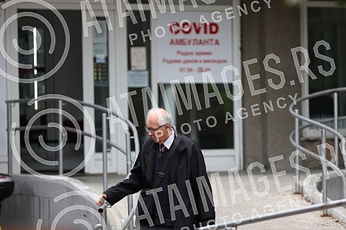 Doctor Predrag Kon leaves the covid clinic within the Stari grad Health Center.Doktor Predrag Kon izlazi iz covid ambulate u sklopu Doma zdravlja Stari grad.
