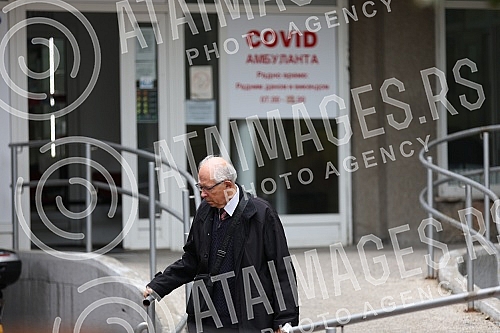 Doctor Predrag Kon leaves the covid clinic within the Stari grad Health Center.Doktor Predrag Kon izlazi iz covid ambulate u sklopu Doma zdravlja Stari grad.