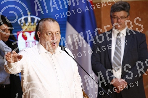 In the House of the National Assembly, a joint media conference of opposition MPs on the occasion of launching a petition for the release of arrested activists from Majdanpek.U  Domu Narodne skupstine zajednicka konferencija za medije opozicionih p