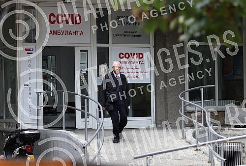Doctor Predrag Kon leaves the covid clinic within the Stari grad Health Center.Doktor Predrag Kon izlazi iz covid ambulate u sklopu Doma zdravlja Stari grad.