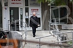 Doctor Predrag Kon leaves the covid clinic within the Stari grad Health Center.Doktor Predrag Kon izlazi iz covid ambulate u sklopu Doma zdravlja Stari grad.