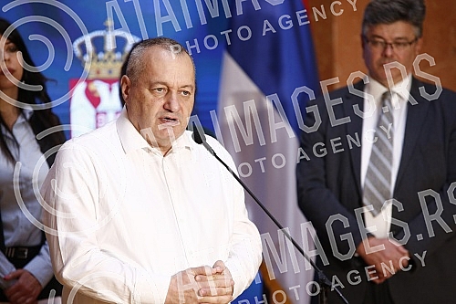 In the House of the National Assembly, a joint media conference of opposition MPs on the occasion of launching a petition for the release of arrested activists from Majdanpek.U  Domu Narodne skupstine zajednicka konferencija za medije opozicionih p