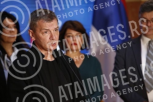 In the House of the National Assembly, a joint media conference of opposition MPs on the occasion of launching a petition for the release of arrested activists from Majdanpek.U  Domu Narodne skupstine zajednicka konferencija za medije opozicionih p