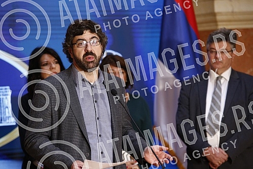 In the House of the National Assembly, a joint media conference of opposition MPs on the occasion of launching a petition for the release of arrested activists from Majdanpek.U  Domu Narodne skupstine zajednicka konferencija za medije opozicionih p