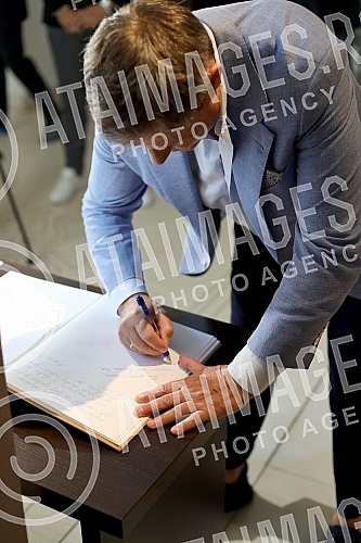 The selector of the Serbian national football team and the winner of the bronze Olympic medal at the Los Angeles Games in 1984, Dragan Stojkovic, visited the exhibition 