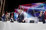 The Serbian Progressive Party is holding a session of the Main Board in Kombank Hall, at which it will be discussed about the united with the party of Aleksandar Sapic, the Serbian Patriotic Alliance, but also the problems within the party.Srpska n