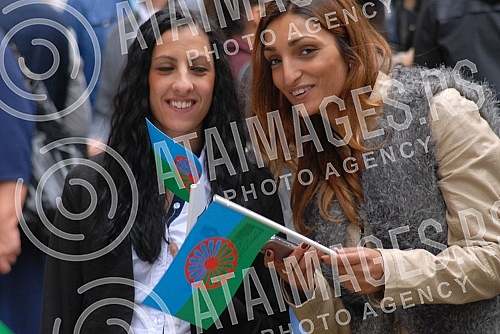 Pocetak jednodnevnog festivala romske kulture i aktivizma setnjom od zgrade Vlade Srbije do Mikser Hausa pod nazivom 