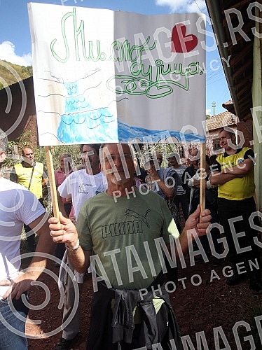 Protest in the village of Topli Do near Pirot against the construction of mini hydropower plants.Protest u selu Topli Do kod Pirota protiv izgradnje mini hidroelektrana.