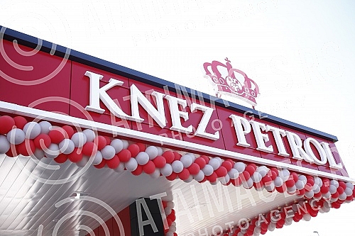 Posta Srbije and Knez Petrol have signed a business cooperation agreement that provides for the expansion of the postal network and services of Posta Srbije through the network of Knez Petrol gas stations.Posta Srbije i Knez petrol potpisali su ugo