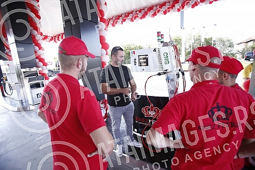Posta Srbije and Knez Petrol have signed a business cooperation agreement that provides for the expansion of the postal network and services of Posta Srbije through the network of Knez Petrol gas stations.Posta Srbije i Knez petrol potpisali su ugo