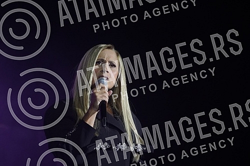 Belgian pop singer Lara Fabian held her first concert in Serbia on the stage of the Stark Arena in the form of a cross section of the biggest hits of her career.Belgijska pop pevacica Lara Fabian odrzala je svoj prvi koncert u Srbiji na sceni Stark