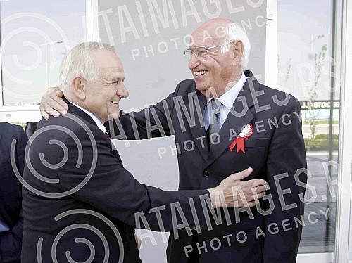 The house of football in Stara Pazova was opened in the presence of the highest officials of the world and european federation. Kuca fudbala u Staroj Pazovi otvorena je uz prisustvo najvisih zvanicnika svetske i evropske federacije.