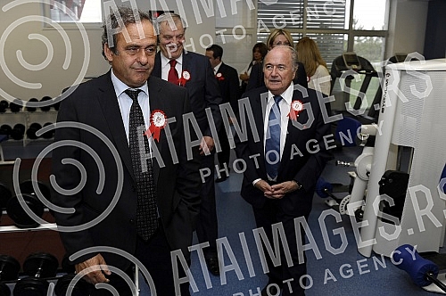 The house of football in Stara Pazova was opened in the presence of the highest officials of the world and european federation. Kuca fudbala u Staroj Pazovi otvorena je uz prisustvo najvisih zvanicnika svetske i evropske federacije.