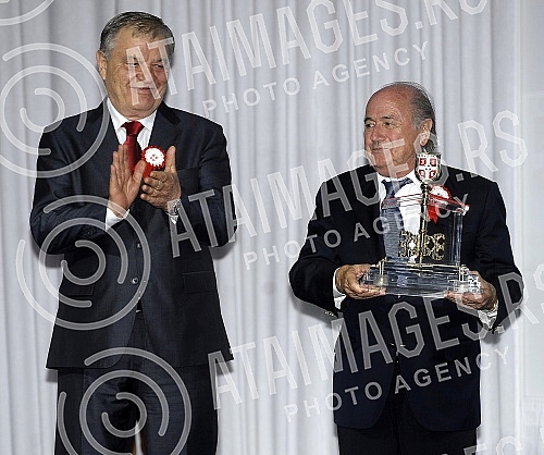 The house of football in Stara Pazova was opened in the presence of the highest officials of the world and european federation. Kuca fudbala u Staroj Pazovi otvorena je uz prisustvo najvisih zvanicnika svetske i evropske federacije.