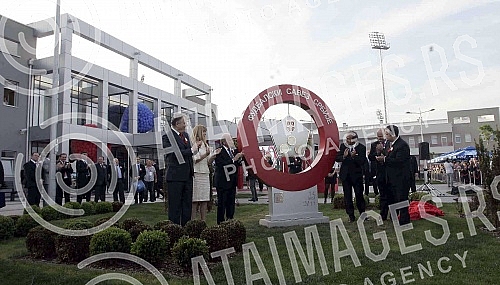 The house of football in Stara Pazova was opened in the presence of the highest officials of the world and european federation. Kuca fudbala u Staroj Pazovi otvorena je uz prisustvo najvisih zvanicnika svetske i evropske federacije.