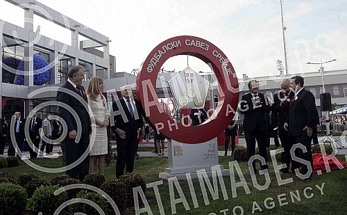 The house of football in Stara Pazova was opened in the presence of the highest officials of the world and european federation. Kuca fudbala u Staroj Pazovi otvorena je uz prisustvo najvisih zvanicnika svetske i evropske federacije.