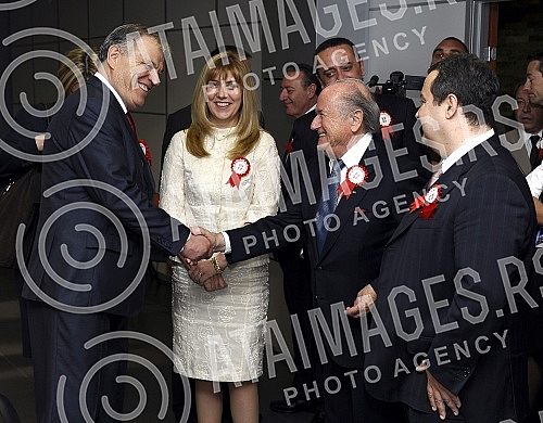The house of football in Stara Pazova was opened in the presence of the highest officials of the world and european federation. Kuca fudbala u Staroj Pazovi otvorena je uz prisustvo najvisih zvanicnika svetske i evropske federacije.