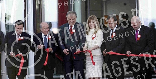 The house of football in Stara Pazova was opened in the presence of the highest officials of the world and european federation. Kuca fudbala u Staroj Pazovi otvorena je uz prisustvo najvisih zvanicnika svetske i evropske federacije.