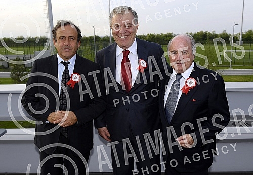 The house of football in Stara Pazova was opened in the presence of the highest officials of the world and european federation. Kuca fudbala u Staroj Pazovi otvorena je uz prisustvo najvisih zvanicnika svetske i evropske federacije.