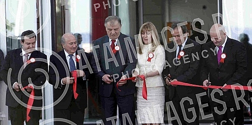 The house of football in Stara Pazova was opened in the presence of the highest officials of the world and european federation. Kuca fudbala u Staroj Pazovi otvorena je uz prisustvo najvisih zvanicnika svetske i evropske federacije.