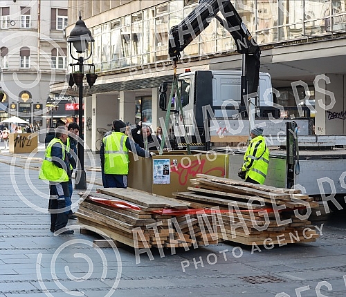 Dismantling of New Year's lighting elements in Knez Mihailova street.Demontaza elemenata novogodisnje rasvete u Knez Mihailovoj ulici. 