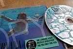 Cover and CD Nevermind, the second studio album of the American music group Nirvana, released on September 24, 1991 by Geffen Records.Omot i CD-a Nevermind, drugog studijskog albuma americke muzicke grupe Nirvana, objavljenog 24. septembra 1991. u