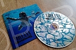 Cover and CD Nevermind, the second studio album of the American music group Nirvana, released on September 24, 1991 by Geffen Records.Omot i CD-a Nevermind, drugog studijskog albuma americke muzicke grupe Nirvana, objavljenog 24. septembra 1991. u