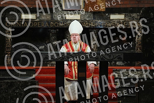 On Good Friday, Monsignor Stanislav Hocevar, Belgrade's archbishop and metropolitan, led the Good Friday rites in the church of St. Anthony.Monsinjor Stanislav Hocevar, beogradski nadbiskup i metropolit, na Veliki petak, predvodio je obrede Velikog
