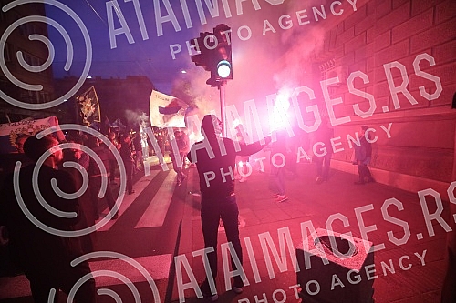 A protest was organized near the monument to Tsar Nikolai due to Serbia's vote in the United Nations General Assembly for the suspension of Russia from the UN Human Rights Council.Kod spomenika caru Nikolaju organizovan je protest zbog glasanja Srb