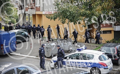 In the police action in the Belgrade suburb of arkovo, arrested two robbers.U policijskoj akciji, u beogradskom naselju Zarkovo, uhapsena su dvojica razbojnika