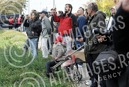 In the police action in the Belgrade suburb of arkovo, arrested two robbers.U policijskoj akciji, u beogradskom naselju Zarkovo, uhapsena su dvojica razbojnika