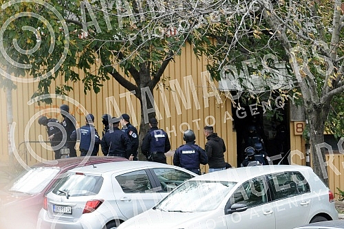 In the police action in the Belgrade suburb of arkovo, arrested two robbers.U policijskoj akciji, u beogradskom naselju Zarkovo, uhapsena su dvojica razbojnika