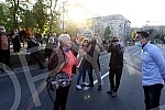 While addressing the leader of the opposition in front of the Serbian Assembly, during a curfew, a group of citizens over 65 who were allowed to take a walk at the curfew, came in front of the Assembly building from Pionirski park.  Za vreme obracan