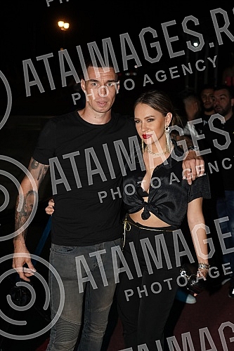 Performance of Radisa Trajkovic - Djani held on raft Na vodi kafana.Nastup Radise Trajkovic - Djani na splavu Na vodi kafana.