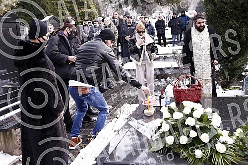 A memorial service on the occasion of the twenty-second anniversary of the death of Zeljko Raznatovic - Arkan was held at the New Cemetery.Pomen povodom dvadeset druge godisnjice od smrti Zeljka Raznatovica - Arkana odrzan je na Novom groblju.