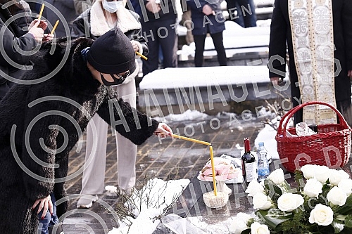 A memorial service on the occasion of the twenty-second anniversary of the death of Zeljko Raznatovic - Arkan was held at the New Cemetery.Pomen povodom dvadeset druge godisnjice od smrti Zeljka Raznatovica - Arkana odrzan je na Novom groblju.