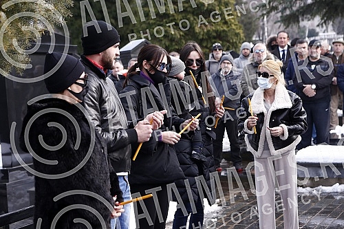 A memorial service on the occasion of the twenty-second anniversary of the death of Zeljko Raznatovic - Arkan was held at the New Cemetery.Pomen povodom dvadeset druge godisnjice od smrti Zeljka Raznatovica - Arkana odrzan je na Novom groblju.
