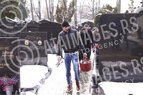 A memorial service on the occasion of the twenty-second anniversary of the death of Zeljko Raznatovic - Arkan was held at the New Cemetery.Pomen povodom dvadeset druge godisnjice od smrti Zeljka Raznatovica - Arkana odrzan je na Novom groblju.