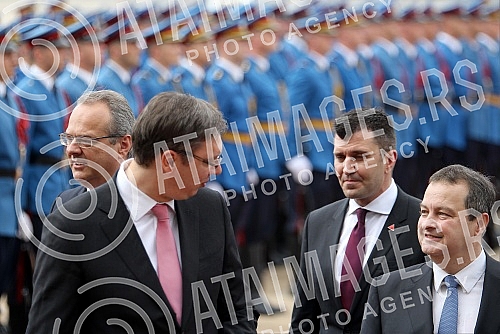 The second day of the visit of the President of China Xi Jinping's continued in the Palace of Serbia.Drugi dan posete predsednika Kine Si Djinping nastavio se svecanim docekom ispred Palate Srbija.